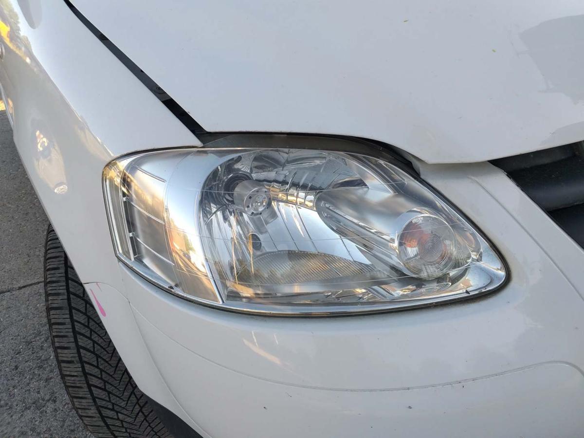 VW Fox original Scheinwerfer vorn rechts Halogen Bj.2010 VW Fox original Scheinwerfer vorn rechts Halogen Bj.2010